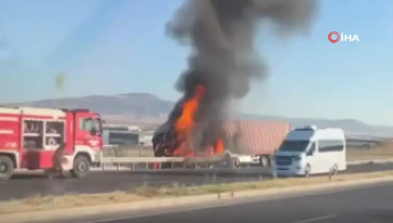 Ankara'da TIR Kazası: Yangın Dumanları Şehri Sarhoş Etti