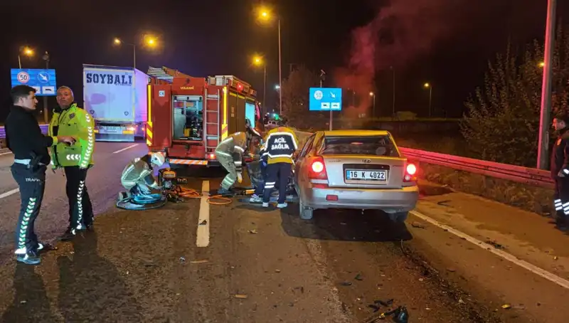 Sürücü, Kamyona Arkadan Çarparak Ağır Yaralandı: Olay Anı ve Detaylar