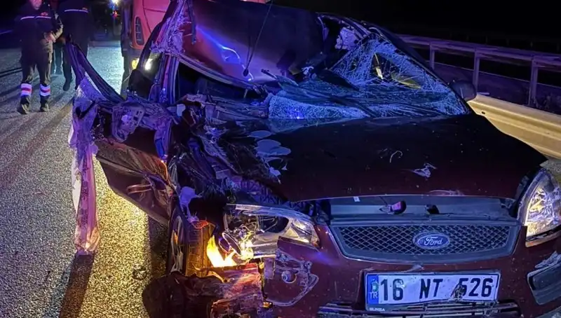 Afyonkarahisar’da Otomobil ile TIR Çarpışması: 4 Kişi Yaralandı!