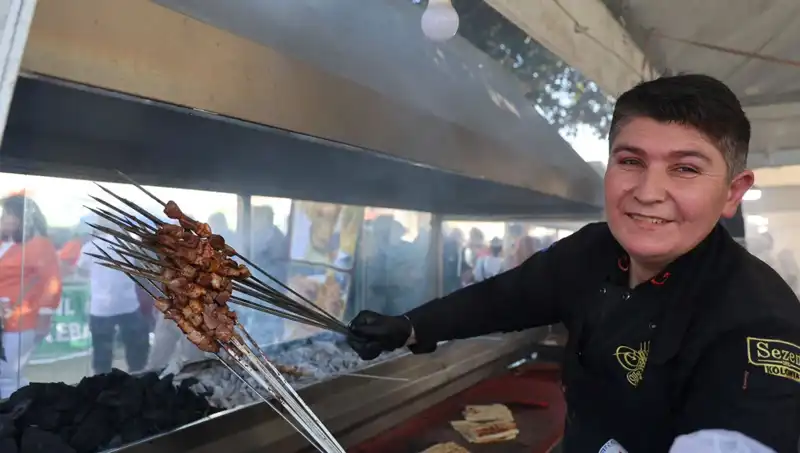 Kozan Ciğeri Karnavalda Büyüledi: Yarım Ton Tüketildi!