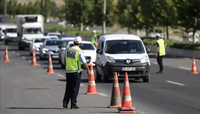 Tüneli Kapatan Konvoy, Trafikte Kaos Yaratıyor: İşte O Anlar!