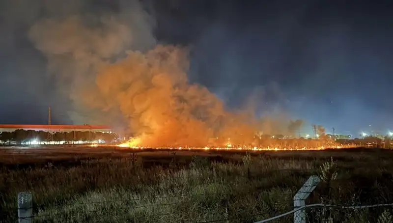 İzmir'de Gece Yarısı Yangın Paniği: Evler Alev Alev Yandı!