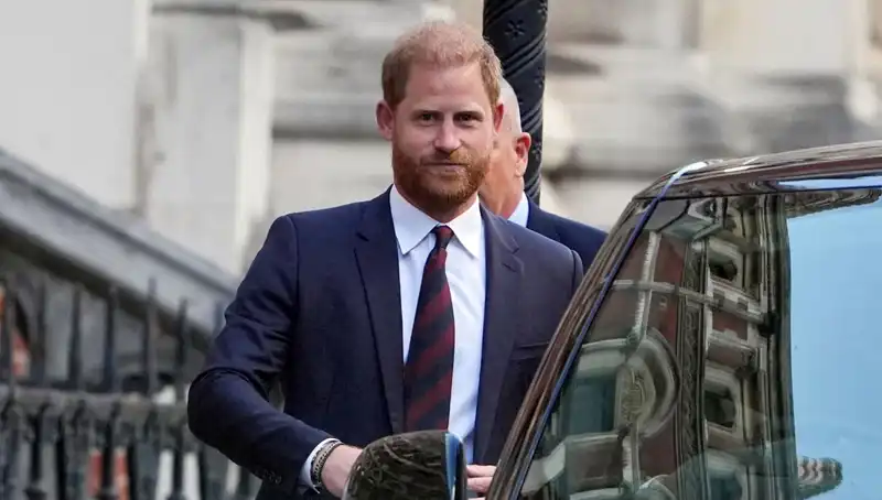 Prens Harry, Ailesiyle Barış İçin Kapıları Araladı