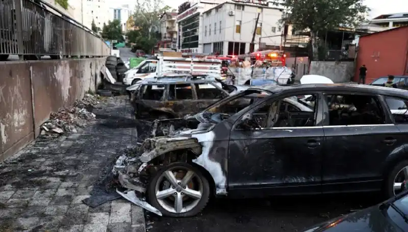 Sanayide Bekleyen Araçlar Alev Alev Yandı: Geride Kalan Korkunç Manzara