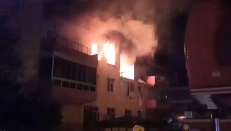 Konya'da Dört Katlı Binada Doğalgaz Patlaması: 12 Kişi Yaralandı