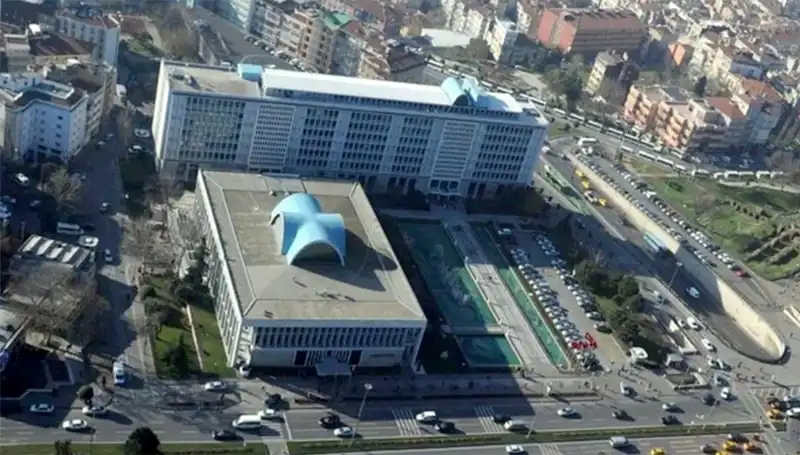 İBB'nin WhatsApp Grubunda Neler Konuştular? "Enderun" Soruşturması Sırları Ortaya Çıkıyor