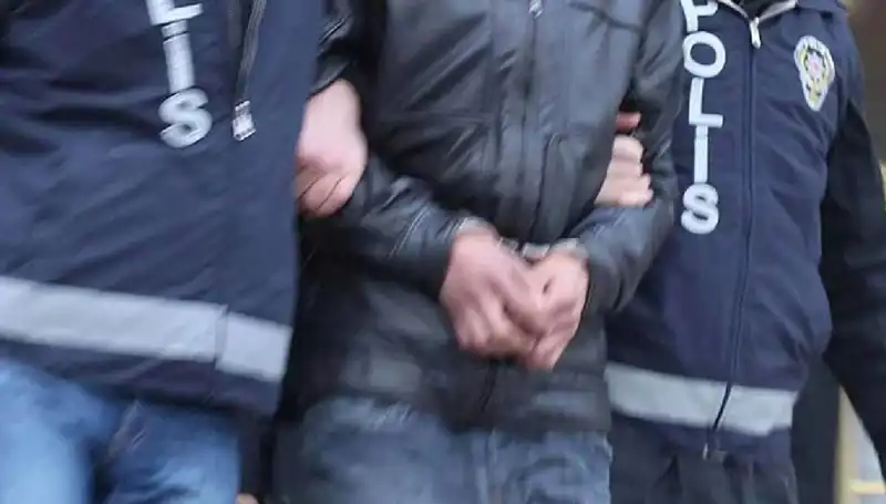 Osmaniye'de Uyuşturucu Operasyonu: 7 Kişi Tutuklandı, Yüzlerce Paket Ele Geçirildi