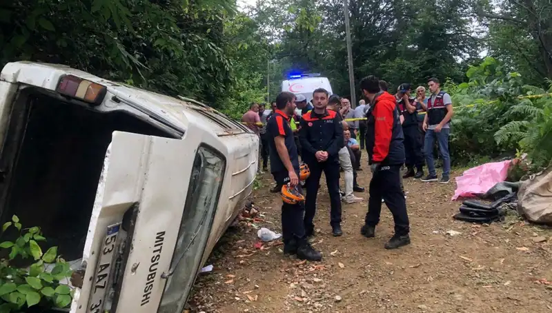Rize'deki Korkunç Minibüs Kazası: İki Ölü, Üç Yaralı!