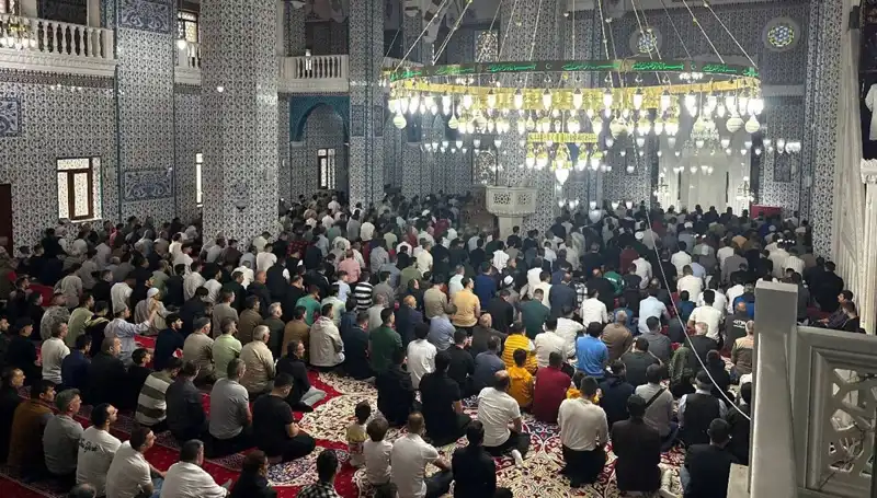 Iğdır'da İlk Bayram Namazı Coşkuyla Kılındı: Bayramın Anlamı Paylaşıldı