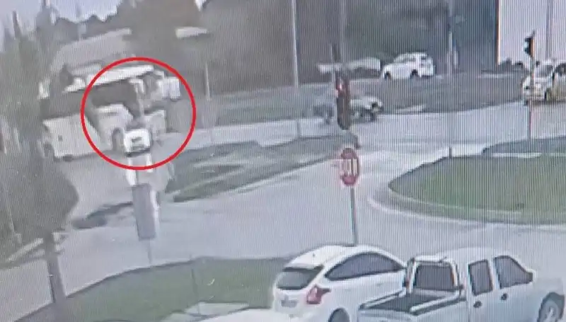 Kırmızı Işıkta Duran Araca Yolcu Otobüsü Çarptı: Kaza Ayrıntıları