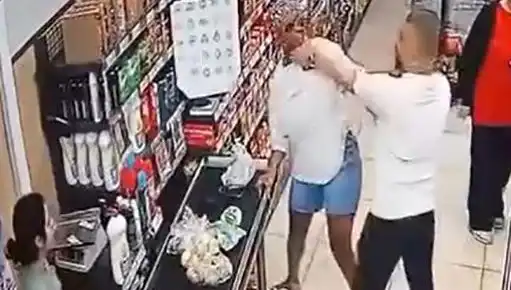 Market Kasa Sırasında Çocuğunun Önünde Kadına Saldıran Adamın Olayı Şoke Etti