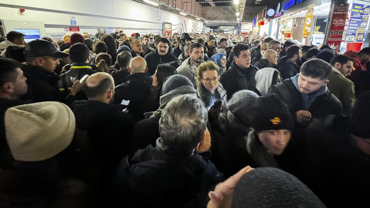 İstanbul'da Kar Yağışı Yoğunluk Kazandı <br><br>