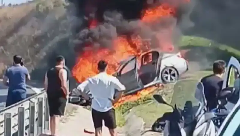 TEM Otoyolu'nda Skandal Kazada Otomobil Alev Alev Yandı
