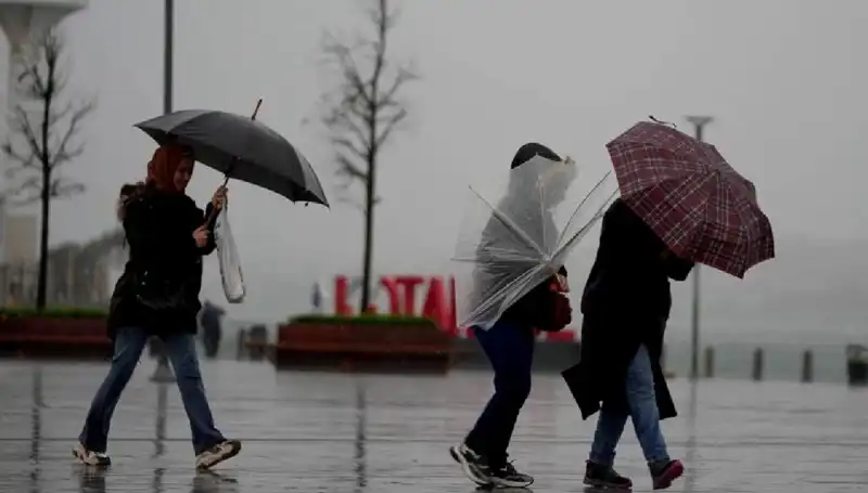 Türkiye’nin İki Bölgesine Kuvvetli Sağanak Yağış Uyarısı Geldi