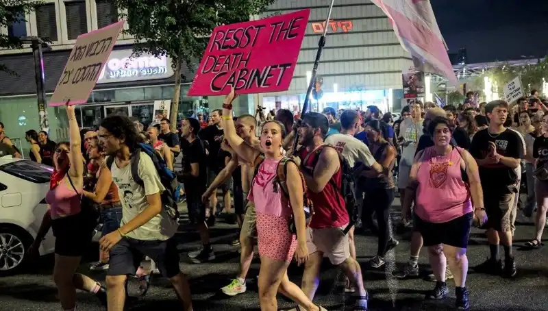 Tel Aviv Sokaklarında Netanyahu'ya Karşı On Binlerce Kişinin Protestosu