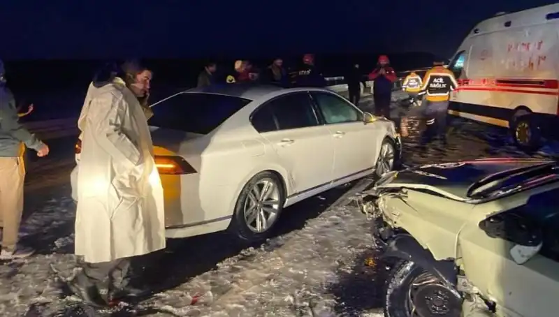 Aksaray'da Zincirleme Trafik Kazası: 15 Yaralı, Detaylar Şok Edici