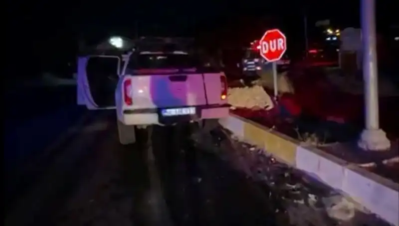 İzmir’de Kamyonet ve Hafif Ticari Araç Çarpıştı: 7 Yaralı