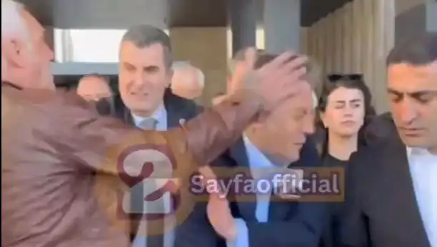 Özgür Özel'e AKM Çıkışında Fiziksel Saldırı: Gözler Olayda