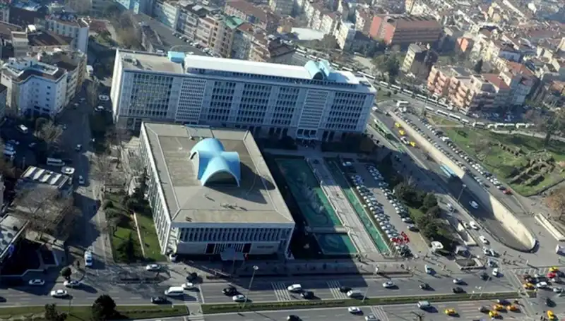 İBB Başkanlığı'na Vekalet Edecek İsim Açıklandı: Kamuoyunun Beklentileri Ne?