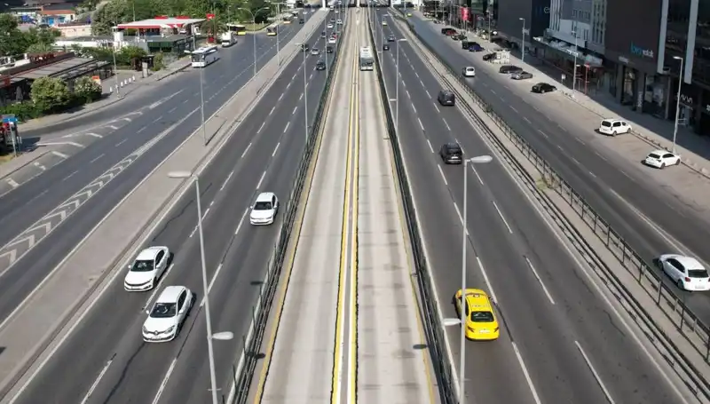 İstanbul Bayram Tatilinde Yıllık Yoğunluğunu Kaybetti: Yollar Neden Boş Kaldı?