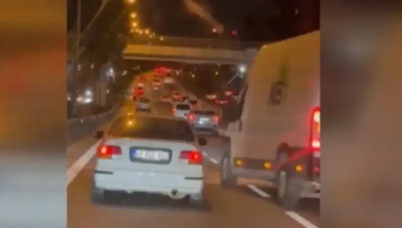 Tuzla'da Tehlikeli Makas Terörü: Olayın Ardından Sürücü Tutuklandı