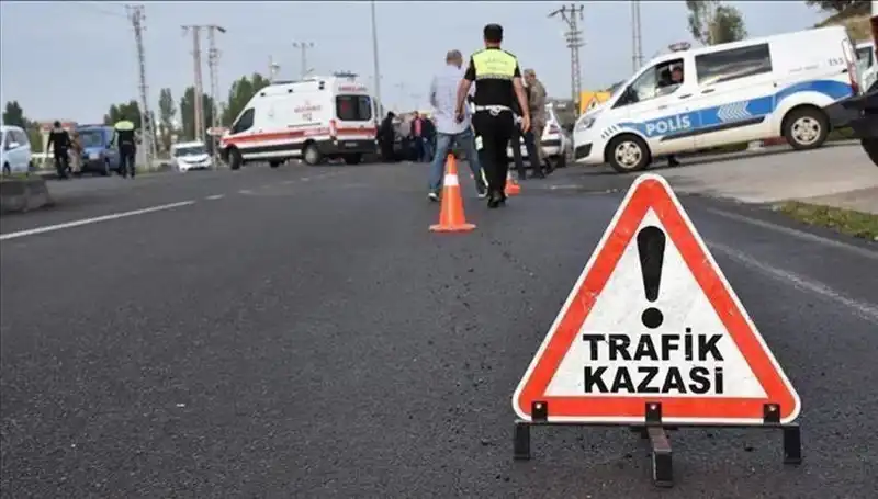 Tekirdağ'da Kontrolden Çıkan Otomobil Bariyere Çarparak Feci Bir Kaza Gerçekleştirdi
