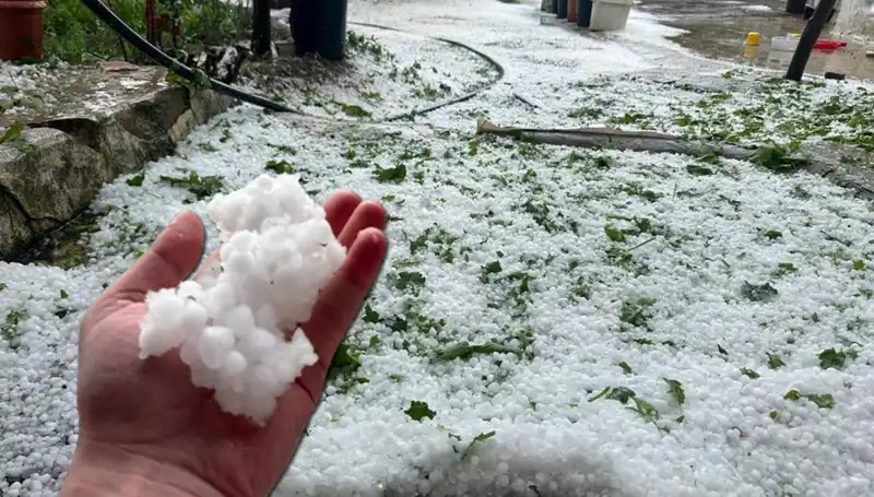 Haziran'da Yaşanan Dolu Olayı: Beyaz Kış Manzaraları!