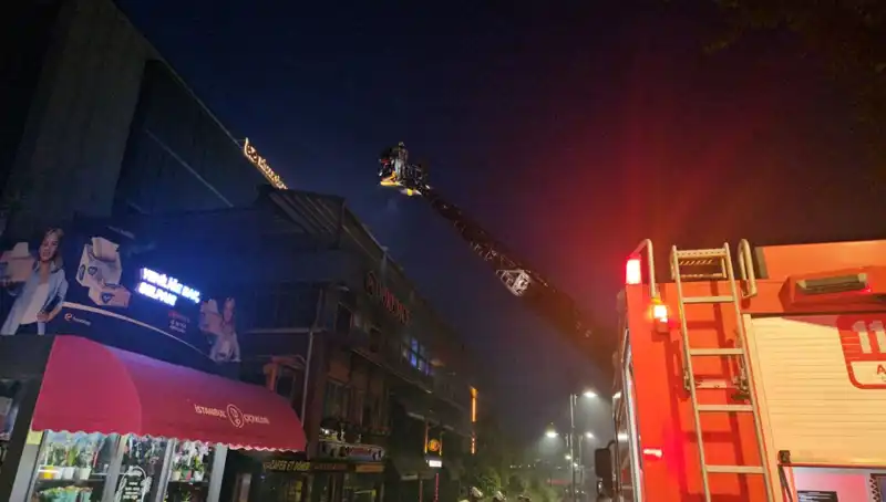 Beşiktaş'ta 3 Katlı Restoranda Korkutan Yangın: Son Durum Ne?