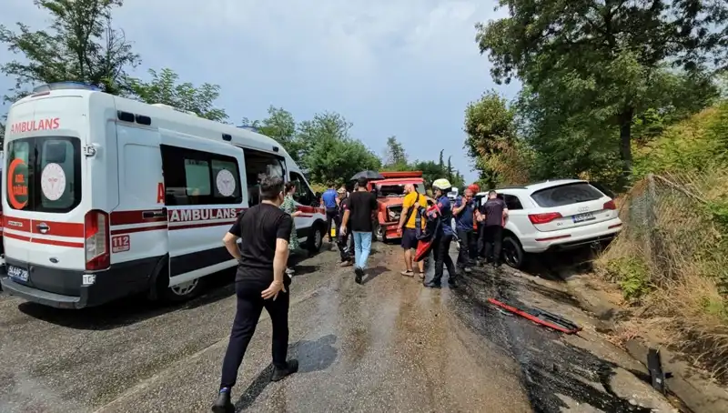 Sakarya'da Kamyonet ve Cip Çarpıştı: 5 Yaralı, Çocukların Durumu Kritik