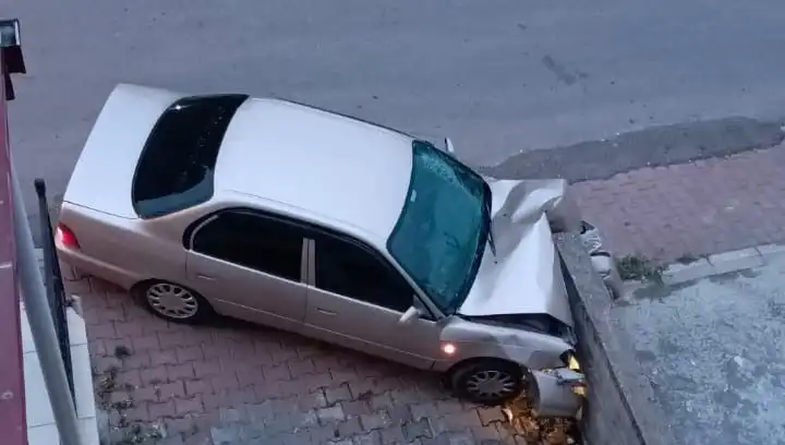 Kontrolsüz Araç Kazası: Sürücü Duvara Çarptı ve Hayatını Kaybetti