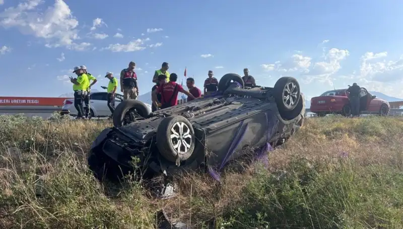 Nişan Töreninden Dönüş Yolunda Feci Kaza: 1 Ölü, 4 Yaralı