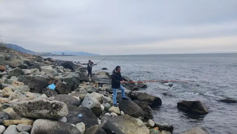 Kafesten Kaçan 2 Ton Levrek Denizle Buluştu: Sahil Herkese Kaldı!