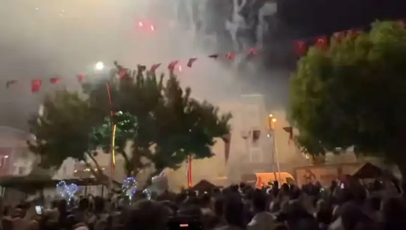 Havai Fişek Gösterisi Büyük Sıkıntılara Neden Oldu: Hastanelik Olaylar