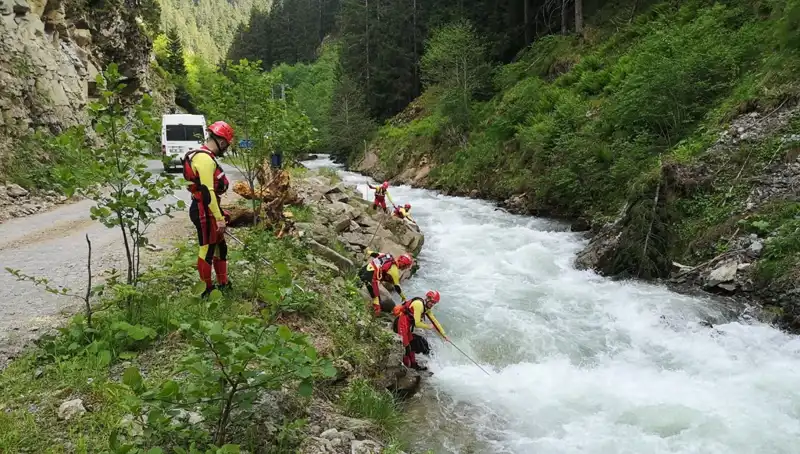 Trabzon'da Dereye Düşen Çocuk İçin Arama Çalışmaları Sürekli Devam Ediyor