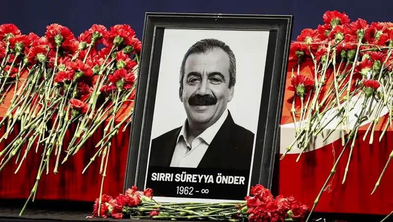 Meclis’te Sırrı Süreyya Önder Anması: Kimdir Bu Sıradışı İsim?