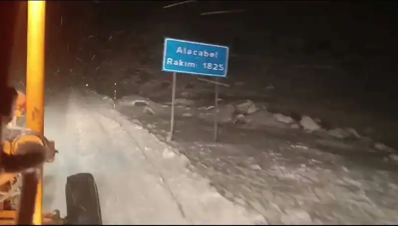 Antalya'da Beklenmedik Kar Sürprizi: Yerli ve Yabancı Turistleri Şaşırttı