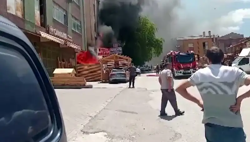 Ankara’da İş Yerlerinde Çıkan Yangın, Şehirde Panik Yaratıyor!