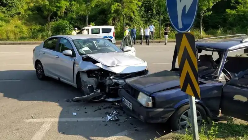 Görele’de dehşet veren kaza: Sürücü araç camından fırladı!