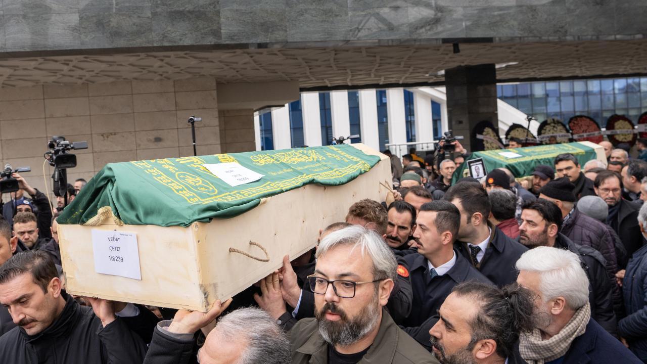 Bolu'da Hayatını Kaybedenler Son Yolculuğa Uğurlanıyor