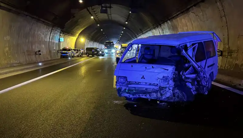 TEM Otoyolu’nda Zincirleme Kaza: Çok Sayıda Yaralı, Trafik Durma Noktasında