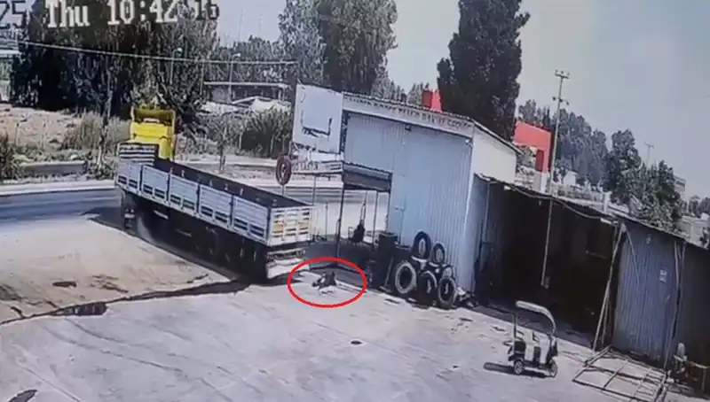 16 Yaşındaki Çocuk İşçiye TIR Çarptı: Trajik Kaza Tamirhanede Gerçekleşti