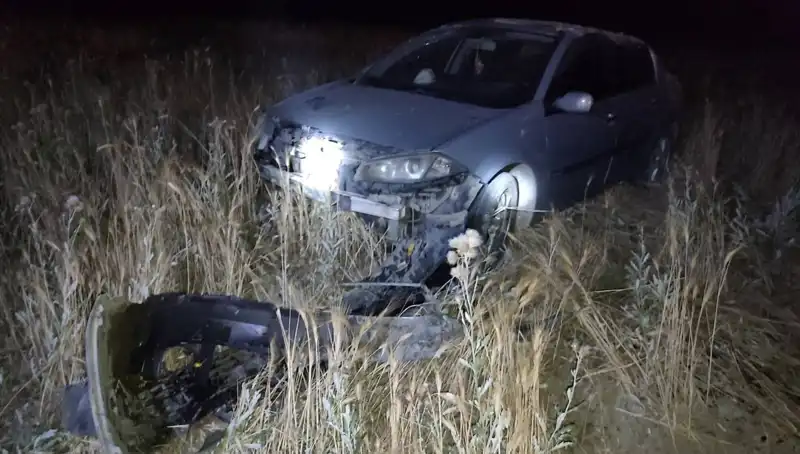 Burdur'da Kontrolden Çıkan Otomobil Tarlaya Uçtu: İki Yaralı